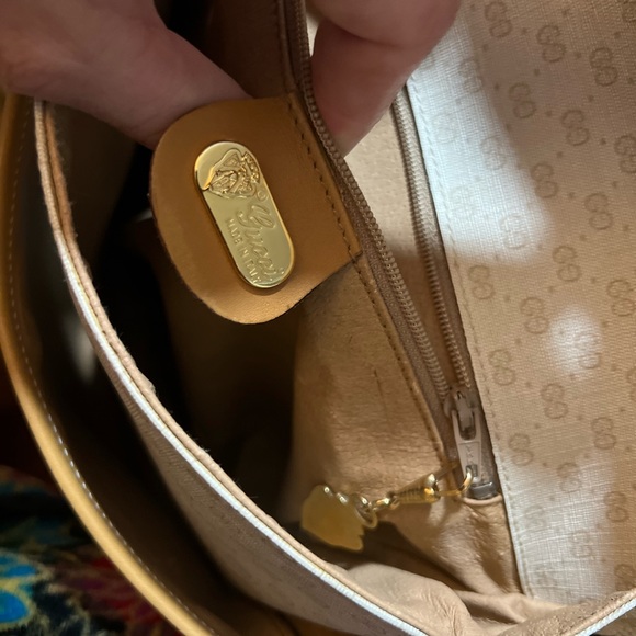 Vintage 80s Gucci Monogram Messenger Crossbody Cream Leather Micro G - Picture 4 of 12